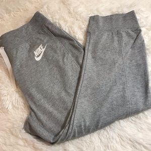 Nike Women’s Gray Gym Classic Capri Pants Size M